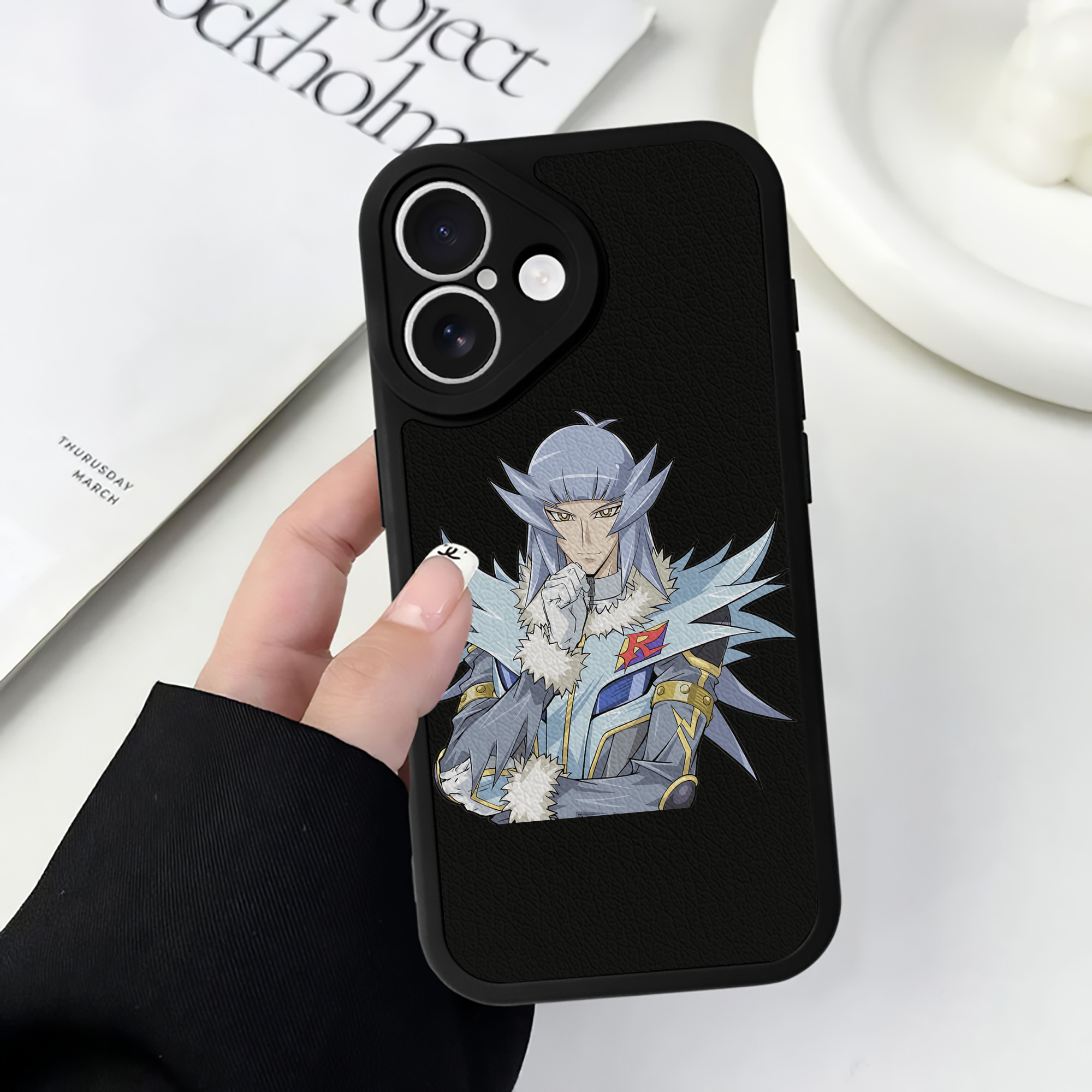 （画像用） 遊☆戯☆王 Yu-Gi-Oh! 【iPhone 16シリーズ対応】シリコンスマホケース（レザー調） 材質：シリコン